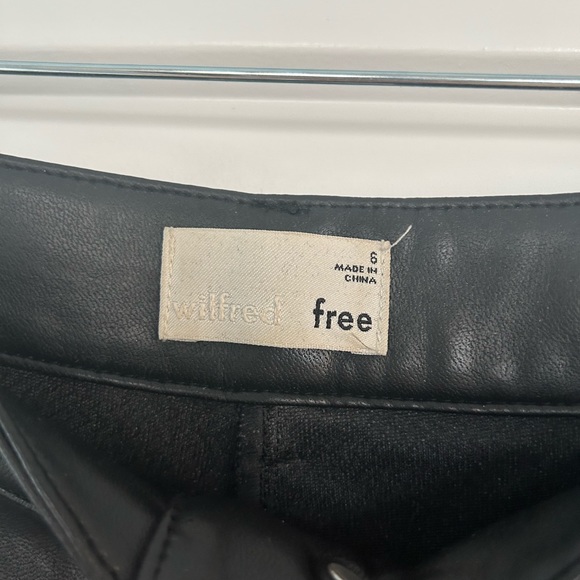 Aritzia Wilfred Modern Cargo Pant Vegan Leather Size 6 - Picture 3 of 7